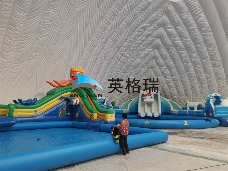 午夜成人大片館與水上樂園，一種奇妙的搭配